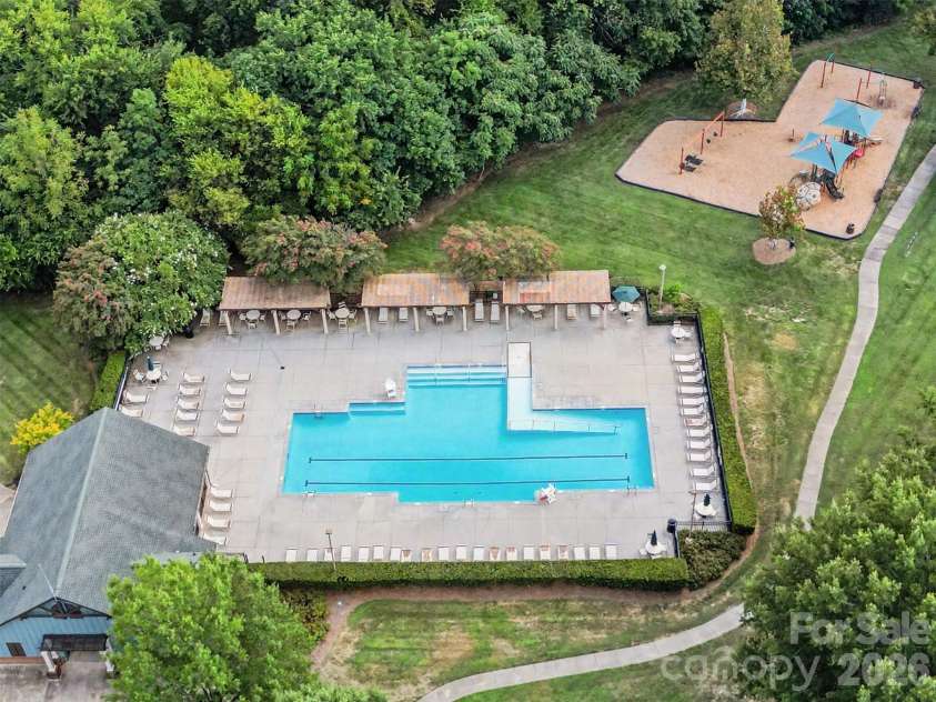 8932 Kestral Ridge Drive, Charlotte, NC 28269.  MLS# CAR4415767, YatesRealty ID 53797. 