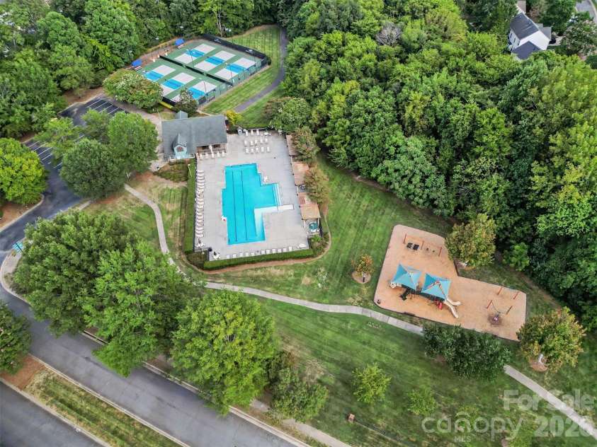 8932 Kestral Ridge Drive, Charlotte, NC 28269.  MLS# CAR4415767, YatesRealty ID 53797. 