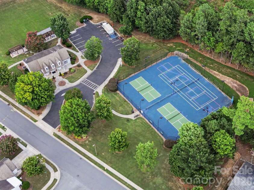 8932 Kestral Ridge Drive, Charlotte, NC 28269.  MLS# CAR4415767, YatesRealty ID 53797. 