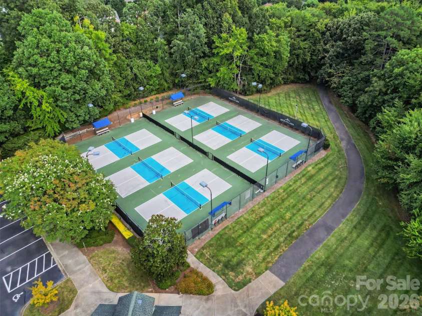 8932 Kestral Ridge Drive, Charlotte, NC 28269.  MLS# CAR4415767, YatesRealty ID 53797. 