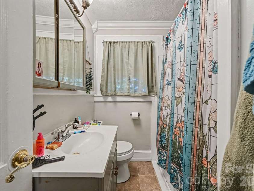 2547/2549 Pinckney Avenue, Charlotte, NC 28205.  MLS# CAR4429702, YatesRealty ID 53798. 2547  Bathroom