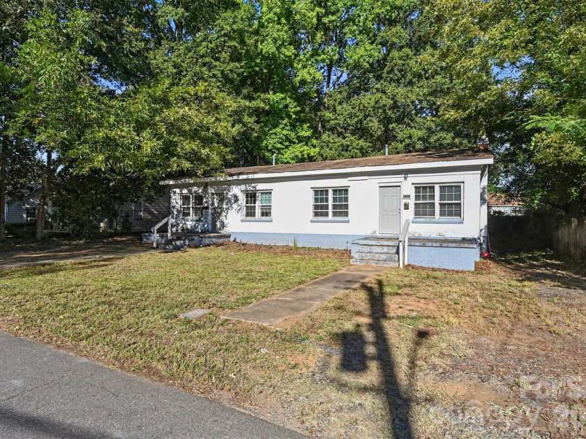 2547/2549 Pinckney Avenue, Charlotte, NC 28205.  MLS# CAR4429702, YatesRealty ID 53798. Front Exterior