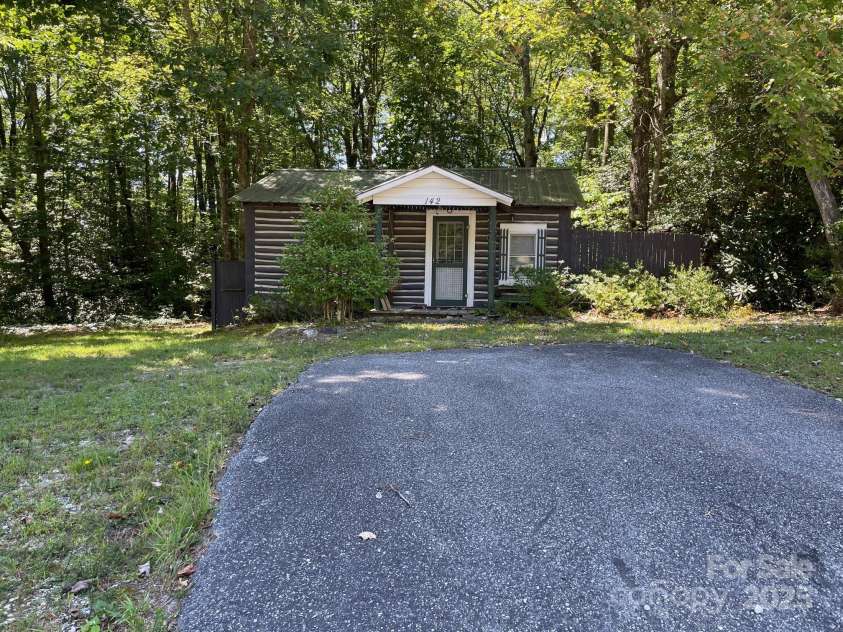 142 Whitewater Road, Sapphire, NC 28774.  MLS# CAR4229231, YatesRealty ID 538. Front view of the small home 