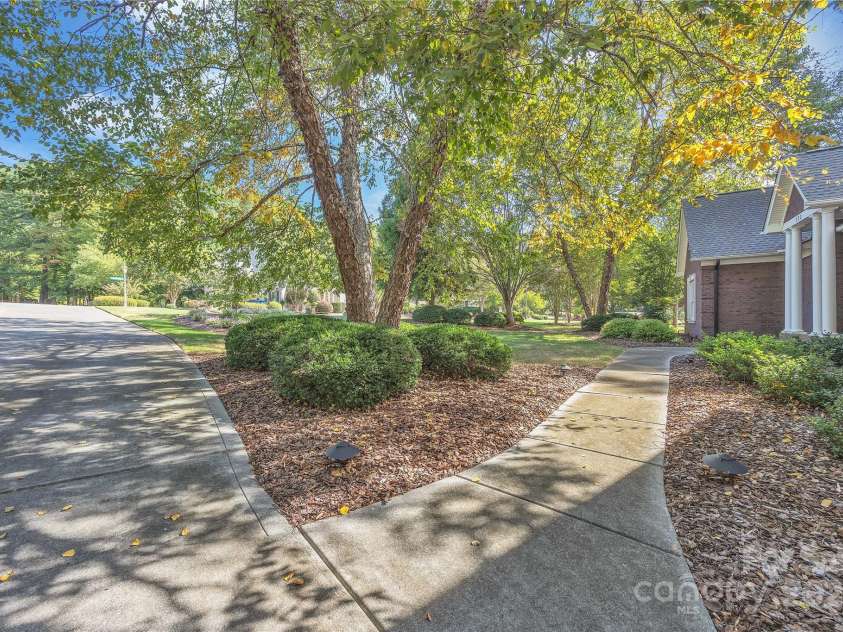 322 Glenview Drive, Salisbury, NC 28147.  MLS# CAR4303386, YatesRealty ID 5380. 