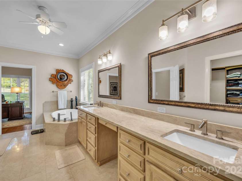 322 Glenview Drive, Salisbury, NC 28147.  MLS# CAR4303386, YatesRealty ID 5380. 
