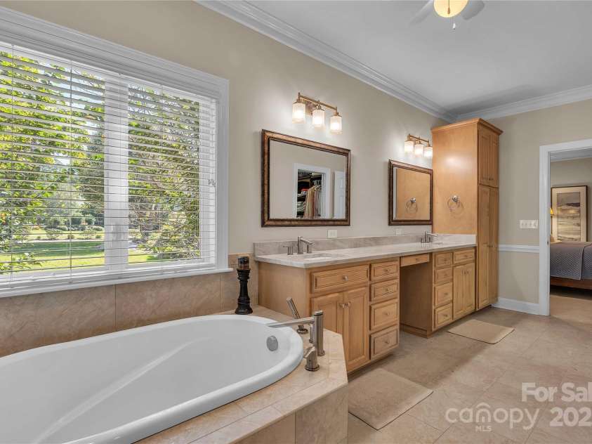 322 Glenview Drive, Salisbury, NC 28147.  MLS# CAR4303386, YatesRealty ID 5380. 