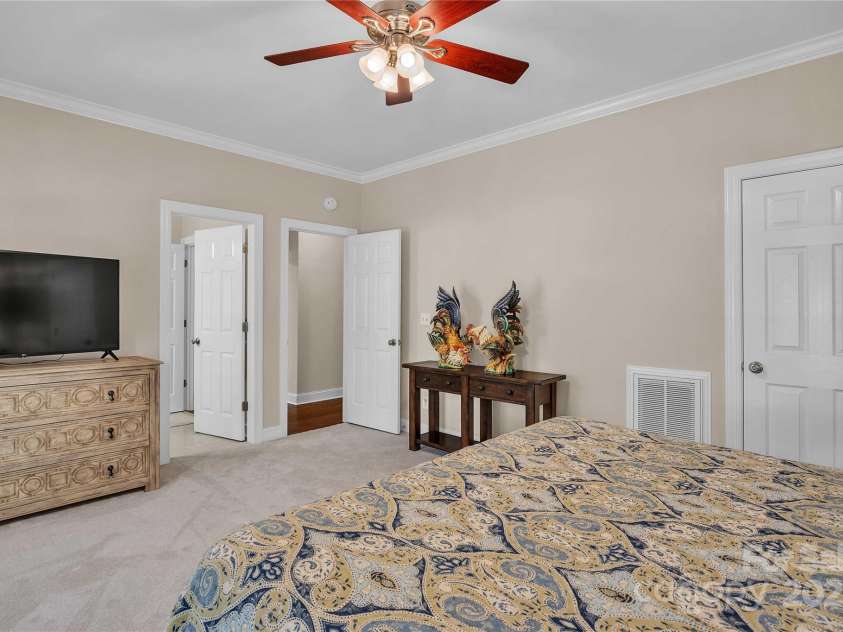 322 Glenview Drive, Salisbury, NC 28147.  MLS# CAR4303386, YatesRealty ID 5380. 