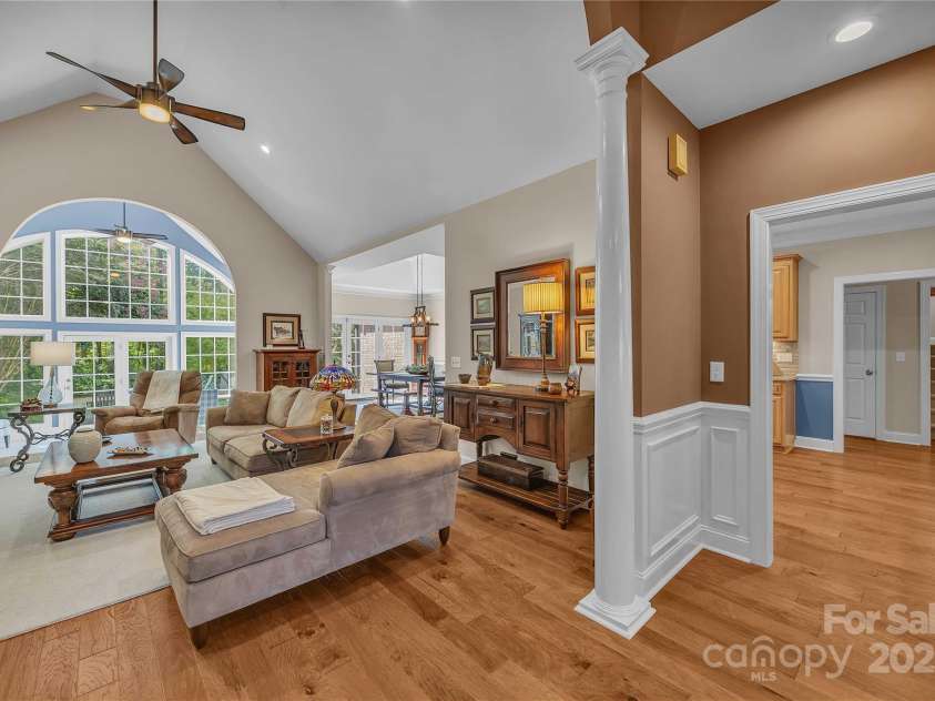 322 Glenview Drive, Salisbury, NC 28147.  MLS# CAR4303386, YatesRealty ID 5380. 