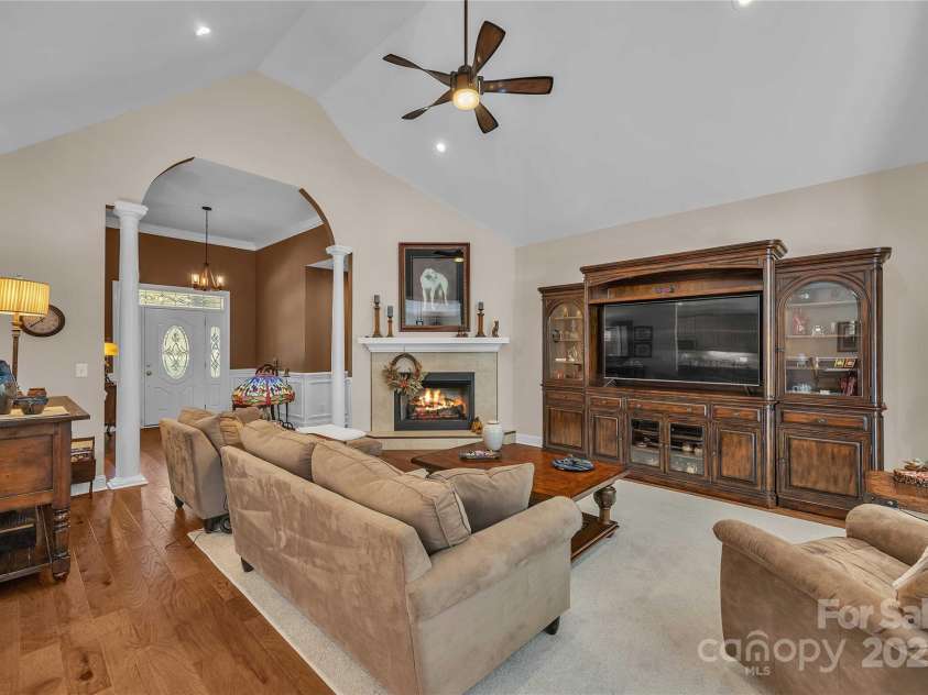 322 Glenview Drive, Salisbury, NC 28147.  MLS# CAR4303386, YatesRealty ID 5380. 