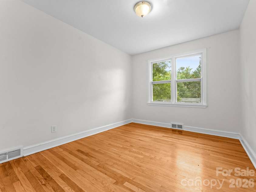 400 Monte Vista Road, Candler, NC 28715.  MLS# CAR4424409, YatesRealty ID 53800. 3rd bedroom