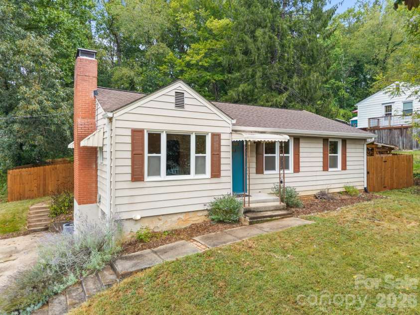 400 Monte Vista Road, Candler, NC 28715.  MLS# CAR4424409, YatesRealty ID 53800. 