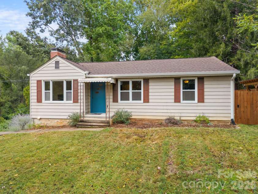400 Monte Vista Road, Candler, NC 28715.  MLS# CAR4424409, YatesRealty ID 53800. 
