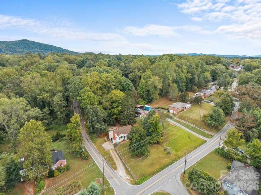 400 Monte Vista Road, Candler, NC 28715.  MLS# CAR4424409, YatesRealty ID 53800. 