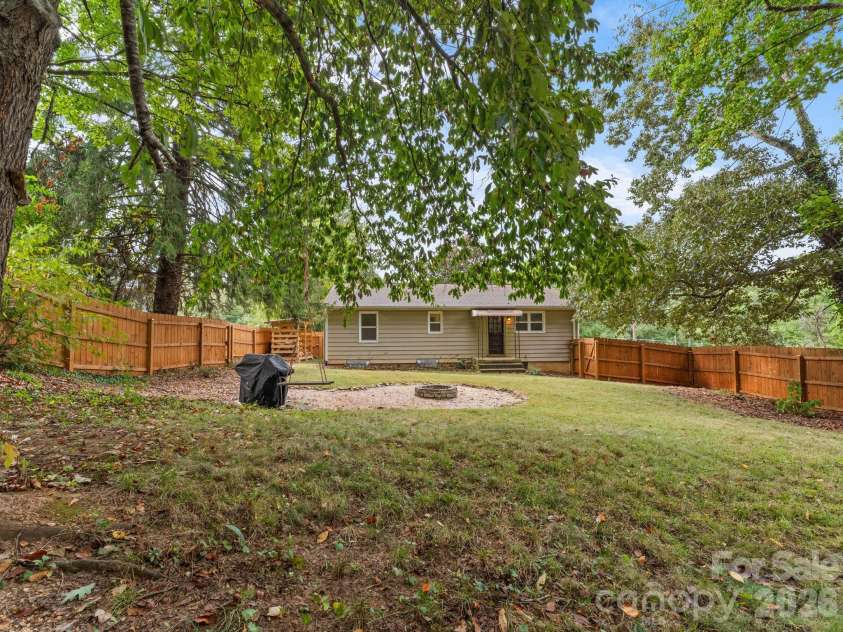 400 Monte Vista Road, Candler, NC 28715.  MLS# CAR4424409, YatesRealty ID 53800. 