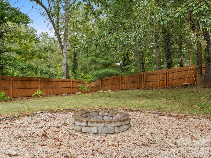 400 Monte Vista Road, Candler, NC 28715.  MLS# CAR4424409, YatesRealty ID 53800. 