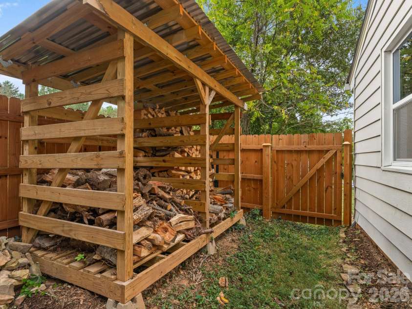 400 Monte Vista Road, Candler, NC 28715.  MLS# CAR4424409, YatesRealty ID 53800. 