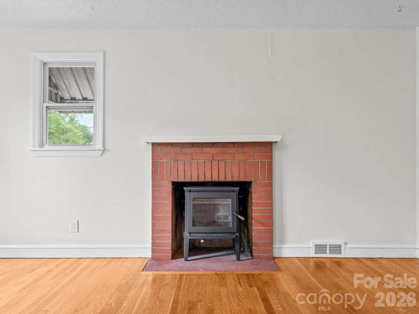 400 Monte Vista Road, Candler, NC 28715.  MLS# CAR4424409, YatesRealty ID 53800. 