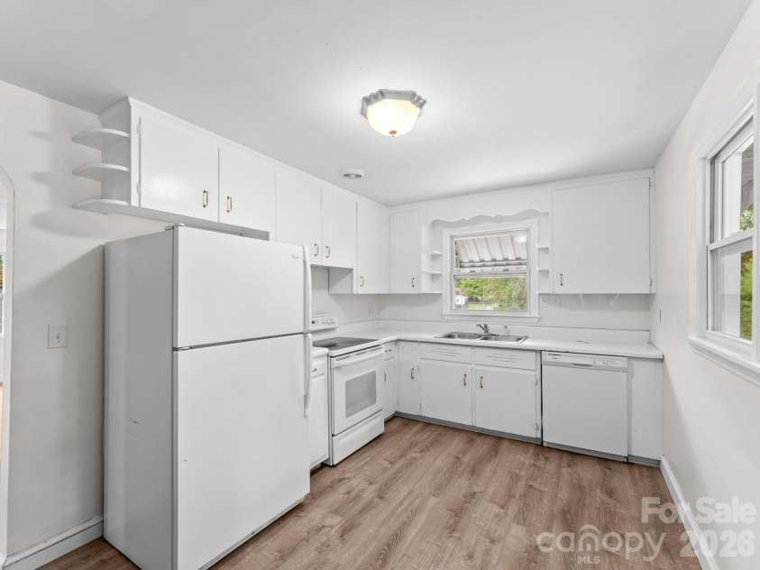 400 Monte Vista Road, Candler, NC 28715.  MLS# CAR4424409, YatesRealty ID 53800. 