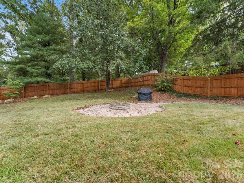 400 Monte Vista Road, Candler, NC 28715.  MLS# CAR4424409, YatesRealty ID 53800. 