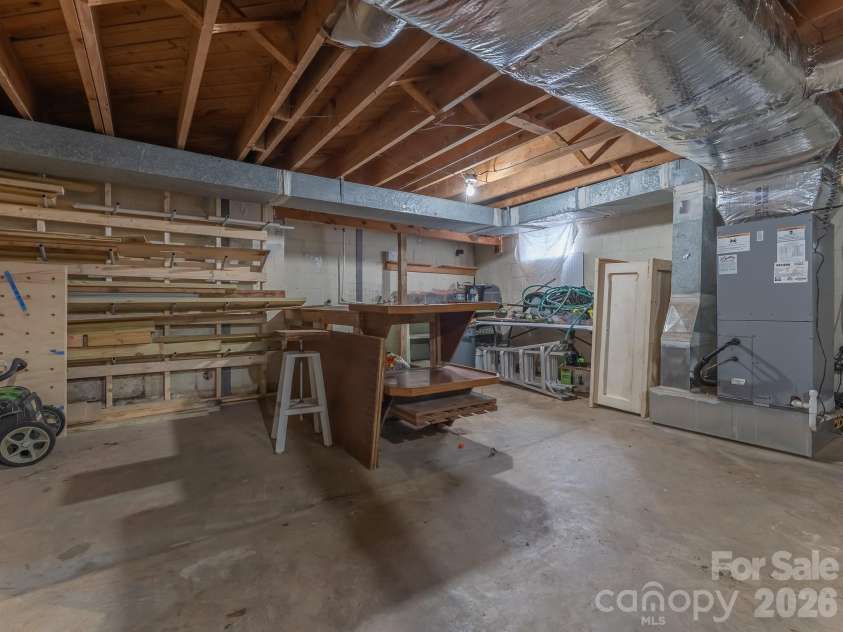 400 Monte Vista Road, Candler, NC 28715.  MLS# CAR4424409, YatesRealty ID 53800. 