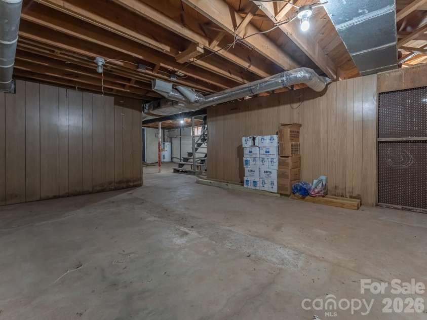 400 Monte Vista Road, Candler, NC 28715.  MLS# CAR4424409, YatesRealty ID 53800. 