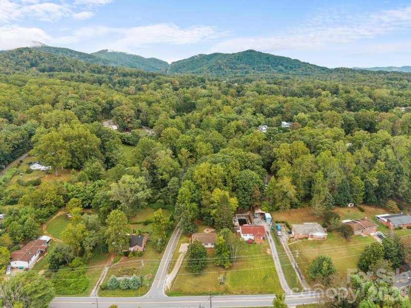 400 Monte Vista Road, Candler, NC 28715.  MLS# CAR4424409, YatesRealty ID 53800. 