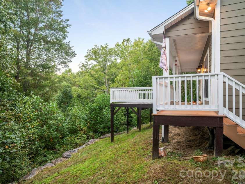 265 Raven Top Drive, Penrose, NC 28766.  MLS# CAR4416645, YatesRealty ID 53801. 