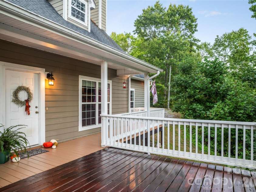 265 Raven Top Drive, Penrose, NC 28766.  MLS# CAR4416645, YatesRealty ID 53801. 