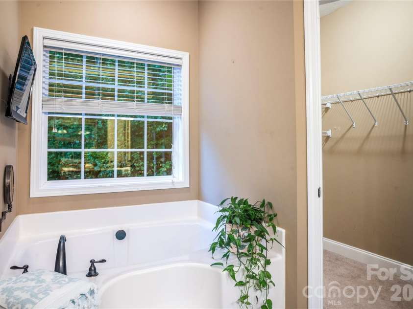 265 Raven Top Drive, Penrose, NC 28766.  MLS# CAR4416645, YatesRealty ID 53801. 