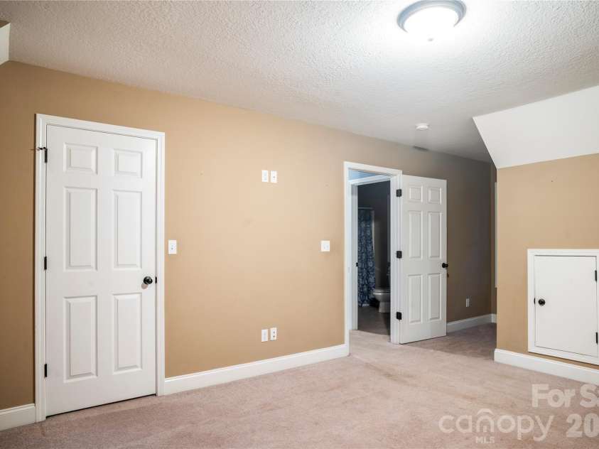 265 Raven Top Drive, Penrose, NC 28766.  MLS# CAR4416645, YatesRealty ID 53801. 