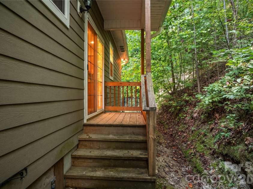 265 Raven Top Drive, Penrose, NC 28766.  MLS# CAR4416645, YatesRealty ID 53801. 