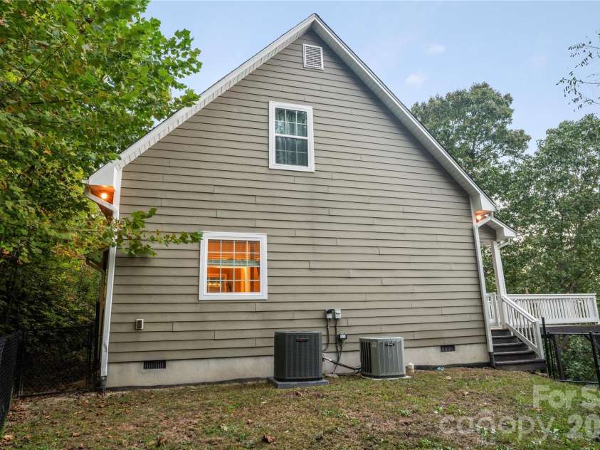 265 Raven Top Drive, Penrose, NC 28766.  MLS# CAR4416645, YatesRealty ID 53801. 