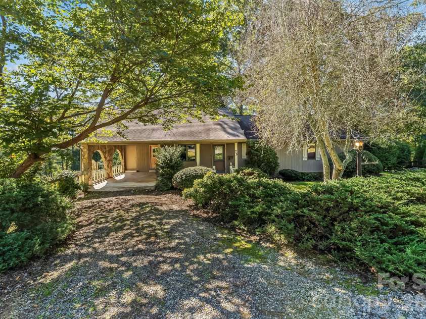 75 Bluebird Lane, Waynesville, NC 28785.  MLS# CAR4426045, YatesRealty ID 53803. 