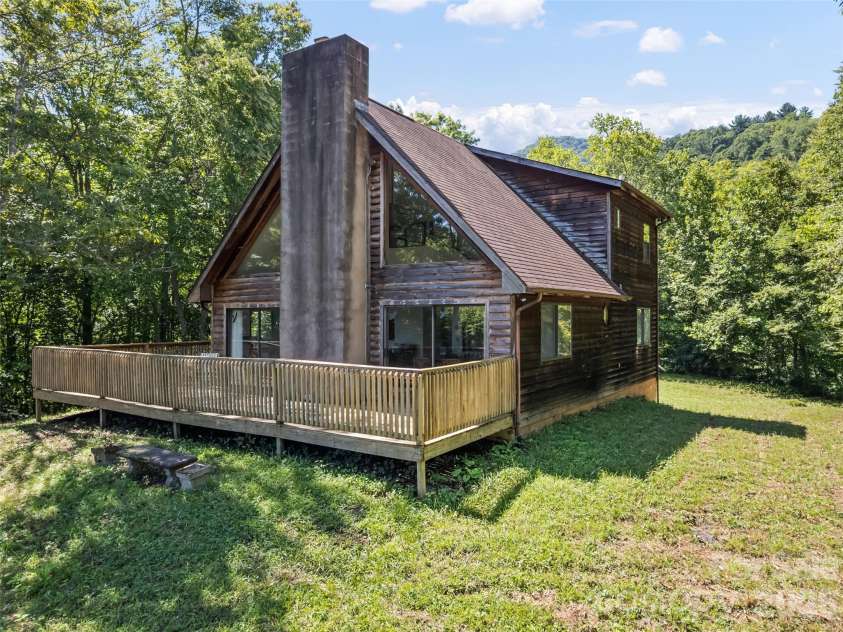 10435 White Oak Road, Waynesville, NC 28785.  MLS# CAR4429954, YatesRealty ID 53804. 
