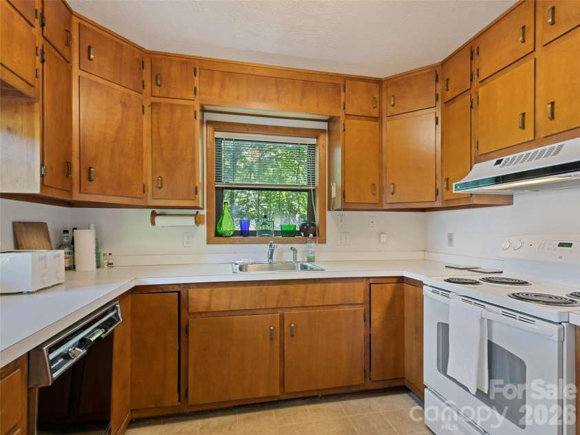10435 White Oak Road, Waynesville, NC 28785.  MLS# CAR4429954, YatesRealty ID 53804. 