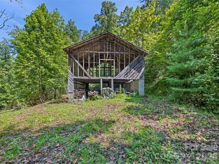 10435 White Oak Road, Waynesville, NC 28785.  MLS# CAR4429954, YatesRealty ID 53804. 