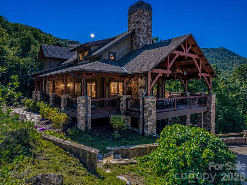 140 Settings Boulevard, Black Mountain, NC 28711.  MLS# CAR4427841, YatesRealty ID 53805. 