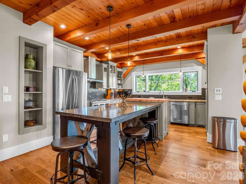 140 Settings Boulevard, Black Mountain, NC 28711.  MLS# CAR4427841, YatesRealty ID 53805. 