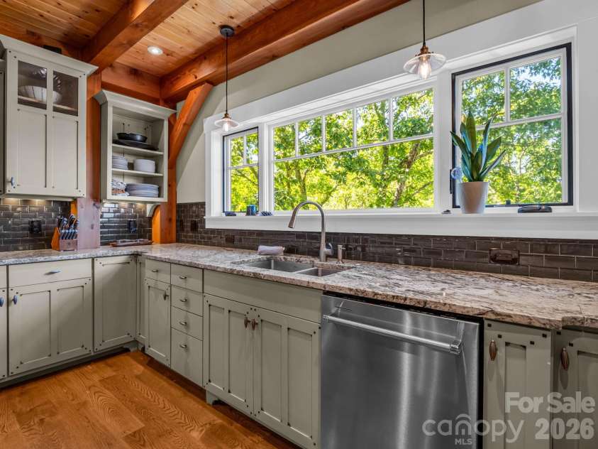 140 Settings Boulevard, Black Mountain, NC 28711.  MLS# CAR4427841, YatesRealty ID 53805. 