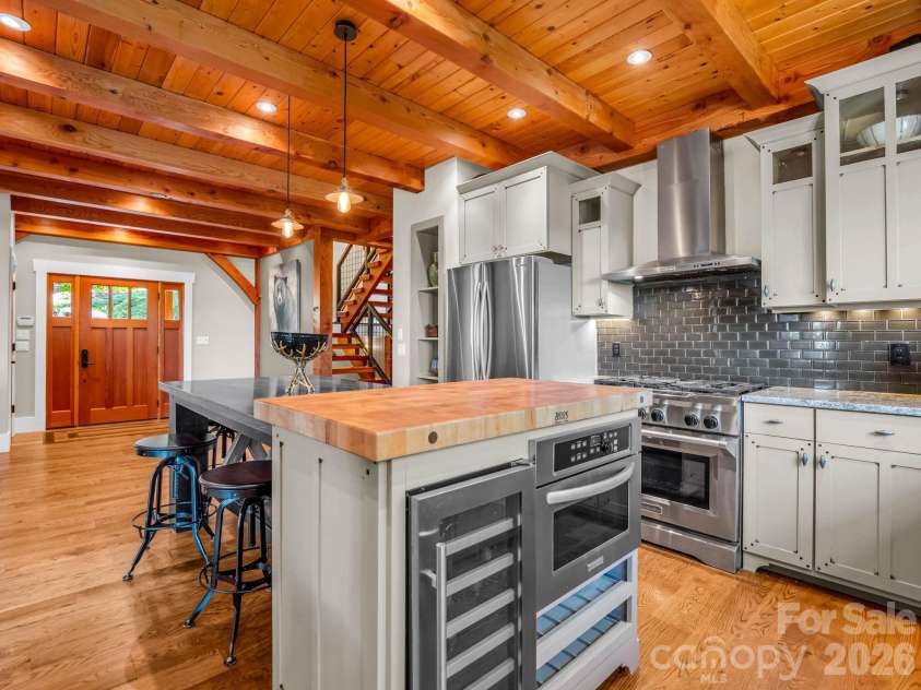 140 Settings Boulevard, Black Mountain, NC 28711.  MLS# CAR4427841, YatesRealty ID 53805. 