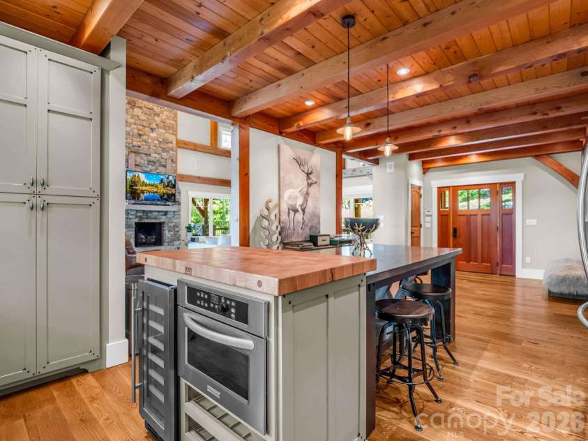140 Settings Boulevard, Black Mountain, NC 28711.  MLS# CAR4427841, YatesRealty ID 53805. 
