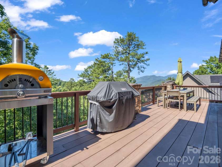 140 Settings Boulevard, Black Mountain, NC 28711.  MLS# CAR4427841, YatesRealty ID 53805. 
