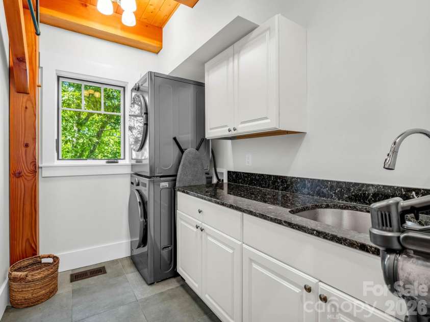 140 Settings Boulevard, Black Mountain, NC 28711.  MLS# CAR4427841, YatesRealty ID 53805. 