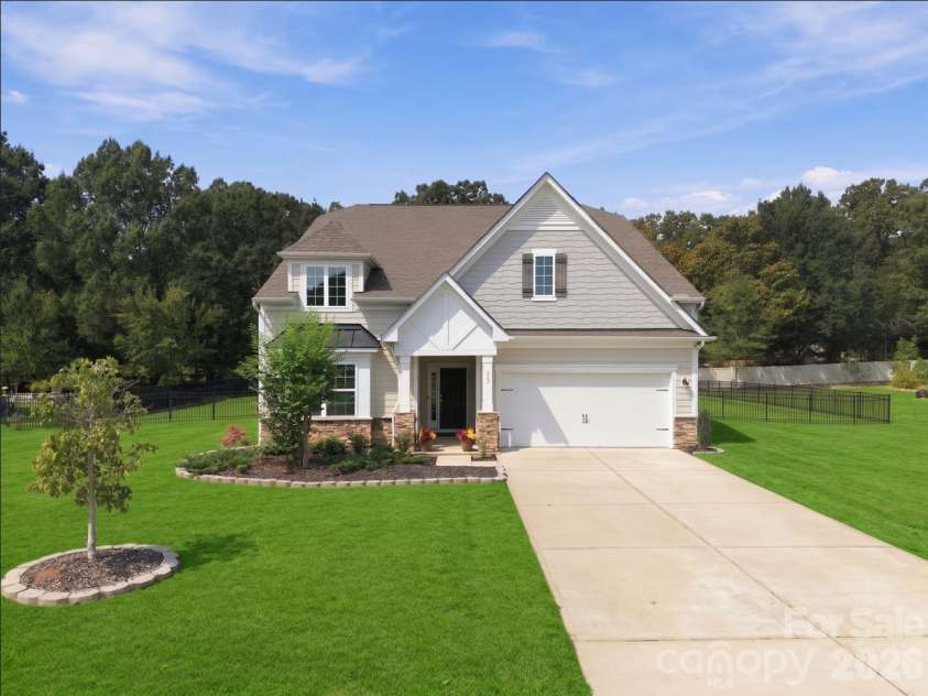 302 Samuel Street, Matthews, NC 28104.  MLS# CAR4428975, YatesRealty ID 53806. 