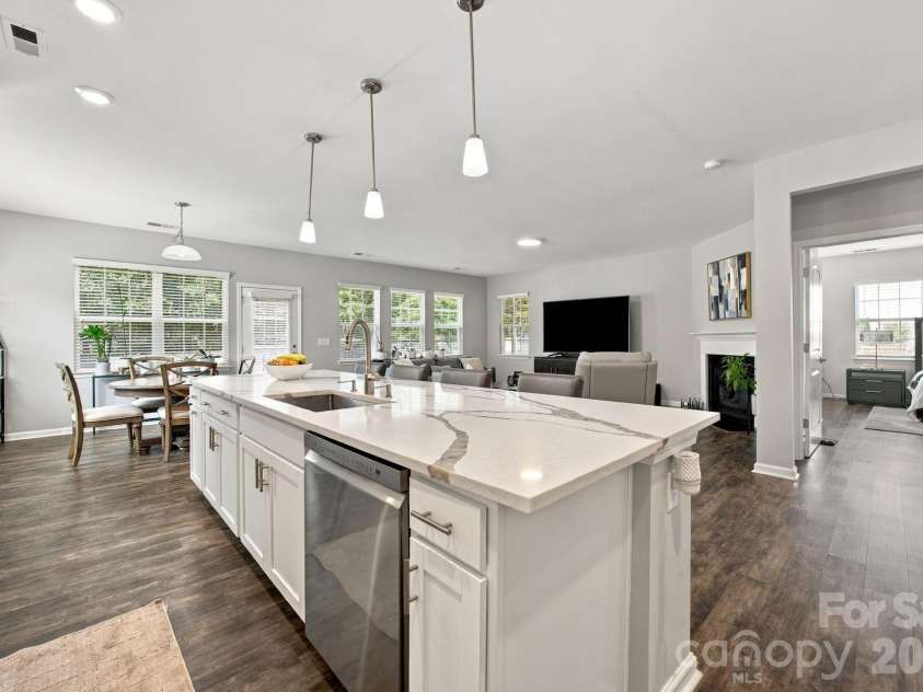 302 Samuel Street, Matthews, NC 28104.  MLS# CAR4428975, YatesRealty ID 53806. 