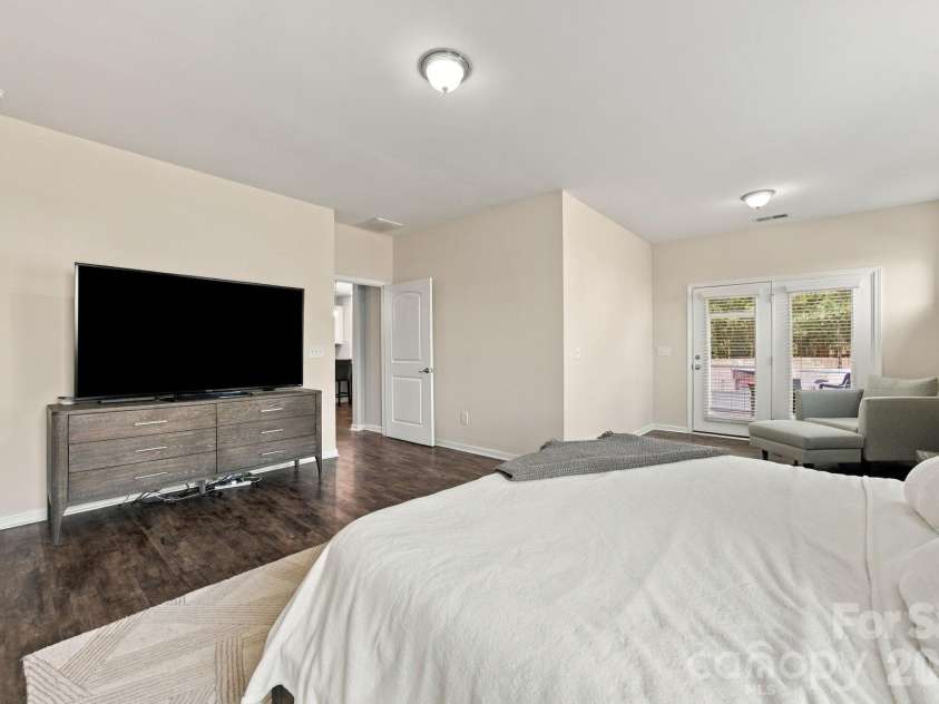 302 Samuel Street, Matthews, NC 28104.  MLS# CAR4428975, YatesRealty ID 53806. 