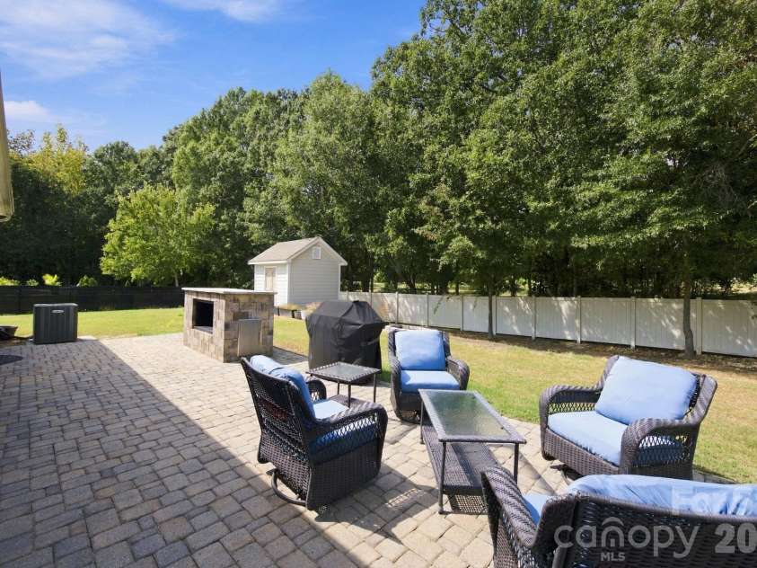 302 Samuel Street, Matthews, NC 28104.  MLS# CAR4428975, YatesRealty ID 53806. 