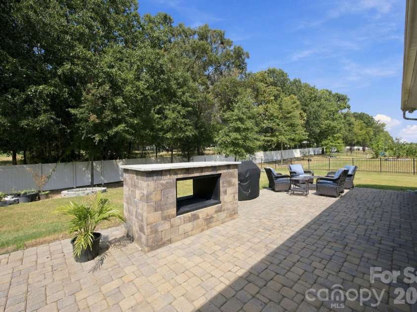 302 Samuel Street, Matthews, NC 28104.  MLS# CAR4428975, YatesRealty ID 53806. 