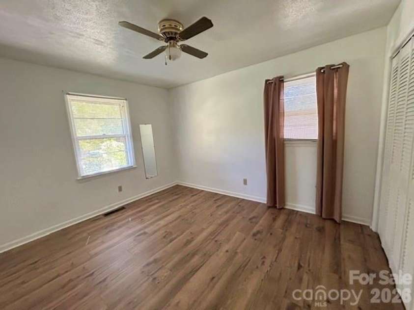 215 Norleon Avenue, Hendersonville, NC 28791.  MLS# CAR4427206, YatesRealty ID 53807. 