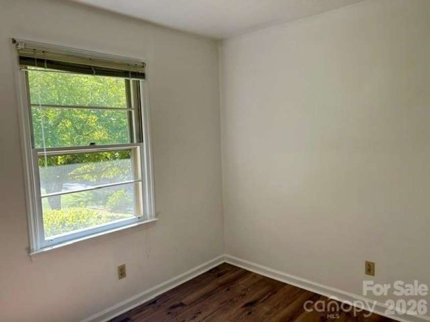 215 Norleon Avenue, Hendersonville, NC 28791.  MLS# CAR4427206, YatesRealty ID 53807. 